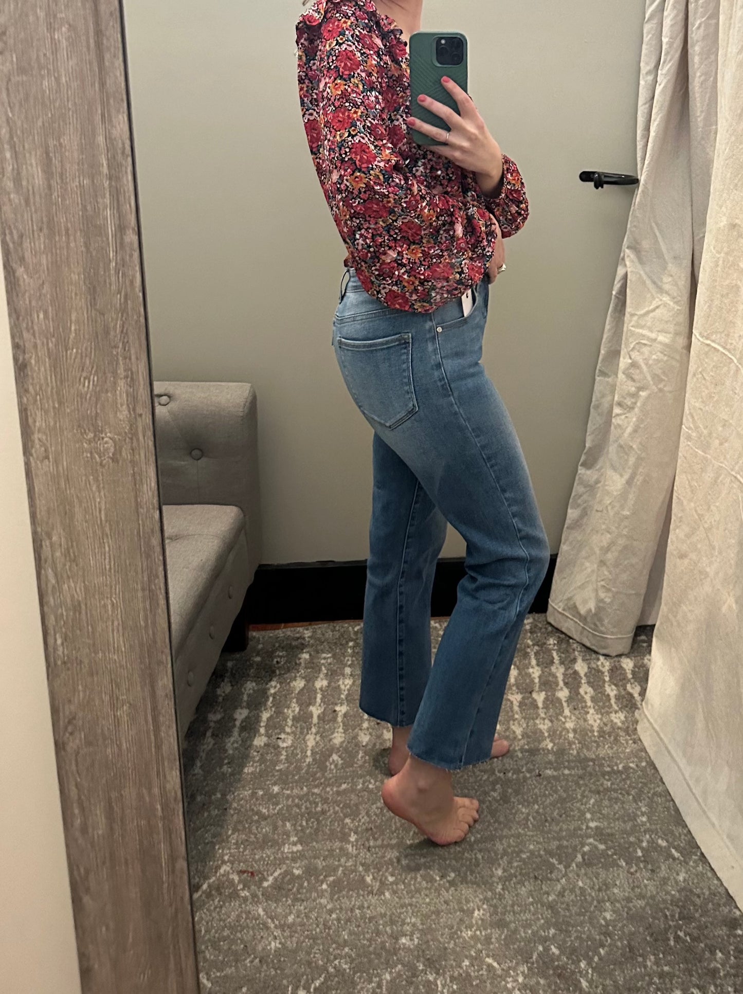 Mid-Rise Straight Raw Edge Jeans